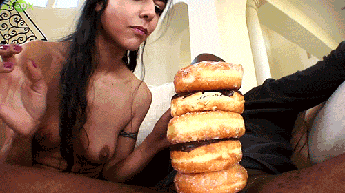 Gifs de como comer donut de forma porno
