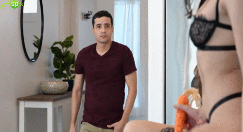 gifs trios Chupada Desnudarse Masturbación Nalgas hipnotizadoras Probando sabores nuevos en la cocina con mis dos amigas Escena 4